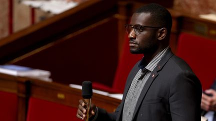 Le député La France insoumise&nbsp;Carlos Martens Bilongo à l'Assemblée nationale, le 8 novembre 2022. (THOMAS SAMSON / AFP)