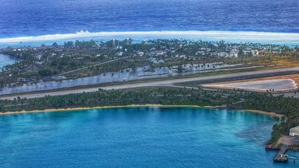 L'atoll de Kwajalein dans le Pacifique photographié le 21 janvier 2024. Il fait partie de l'un des premiers groupes d'îles qui disparaîtront à cause de l'élévation du niveau de la mer due au changement climatique. (JESSICA DAMBRUCH / U.S. ARMY GARRISON-KWAJALEIN ATO / VIA AFP)