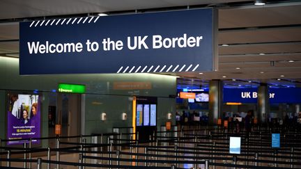 La frontière britannique à l'aéroport Heathrow de Londres (Royaume-Uni), le 16 juillet 2019. (DANIEL LEAL-OLIVAS / AFP)