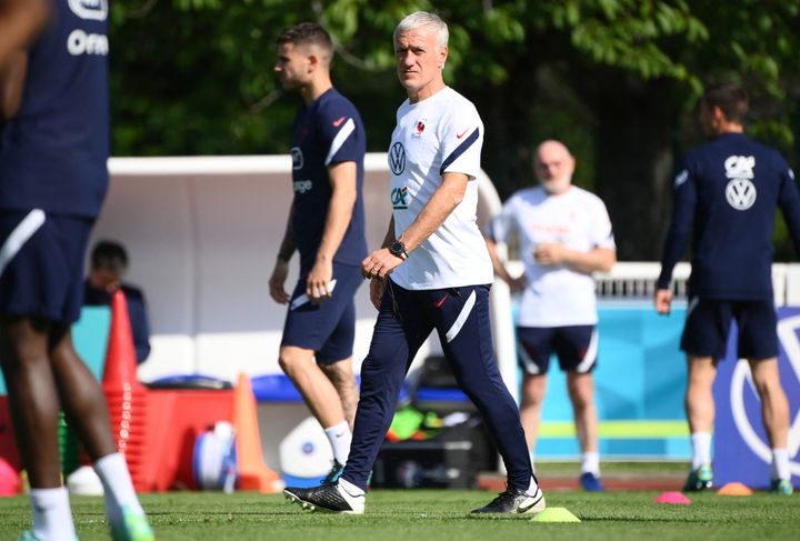 Didier Deschamps lors de l'entraînement des Bleus à Clairefontaine, le 11 juin (FRANCK FIFE / AFP)