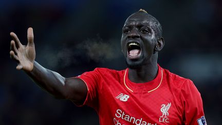 Le Français&nbsp;Mamadou Sakho, défenseur central de l'équipe de football de Liverpool, à Leicester (Royaume-Uni), le 2 février 2016. (KIERAN MCMANUS / BACKPAGE IMAGES LTD / AFP)