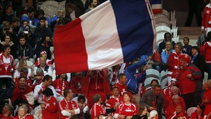 &nbsp; (Supporters suisses et français se sont fait remarquer ce week-end à Villeneuve-d'Ascq © AP/SIPA/Peter Dejong)