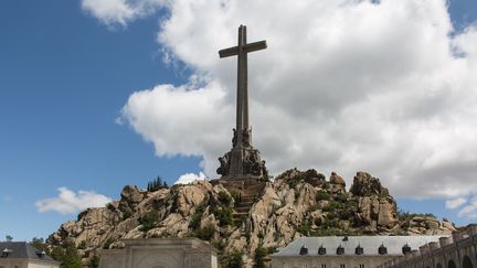 L'abbaye bénédictine, au pied&nbsp;du "Valle de los Caídos", mercredi 5 juin 2019.&nbsp; (JULIETTE CAMPION / FRANCEINFO)