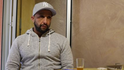 Ali Charrihi, le fils aîné de Fatima Charrihi, la première victime de l'attentat de Nice, le 13 octobre 2016. (BENOIT ZAGDOUN / FRANCEINFO)