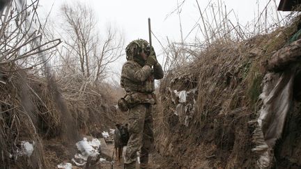 Ukraine : au cœur des tranchées à la frontière avec la Russie