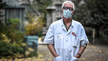 Le professeur Gilles Pialoux, chef du service maladies infectieuses à l’hôpital Tenon à Paris, le 28 octobre 2020. (STEPHANE DE SAKUTIN / AFP)