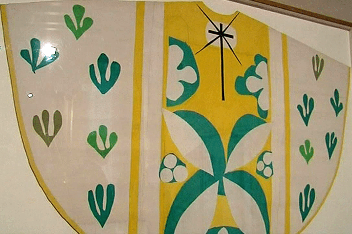 Chasuble créé pour la chapelle de Vence 
 (France 3 / Culturebox)