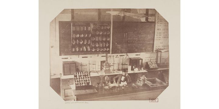 Taupenot dans son laboratoire de La Flèche, Tirage sur papier salé albuminé, 1855. D'après un négatif sur verre au collondion albuminé sec, 1855
 (Société française de photographie, Paris)