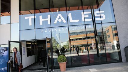 &nbsp; (Entrée du siège social de Thales © Maxppp)