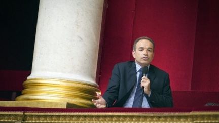 Jean-François Copé prend la parole lors des questions d'actualité à l'Assemblée, le mardi 21 juin 2011. (AFP - Lionel Bonaventure)