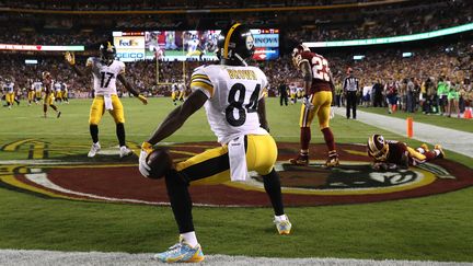 Antonio Brown effectue sa danse habituelle après un touchdown avec les Steelers (ROB CARR / GETTY IMAGES NORTH AMERICA)