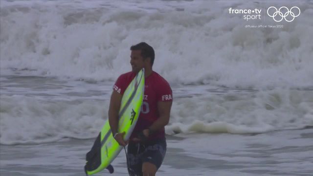 Manche parfaitement contrôlée par le surfeur français face au Marocain Ramzi Boukhiam. Le tricolore s’impose avec deux vagues notées à 12,43.