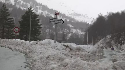 Dans les massifs, les Pyrénées et en Andorre, il est tombé beaucoup de neige en 24 heures entre dimanche 9 et lundi 10 janvier. (CAPTURE D'ÉCRAN FRANCE 3)