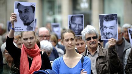 Des proches de Pierre Legrand, retenu en otage au Sahel, manifestent &agrave; Nantes, le 1er juin 2013. (JEAN-SEBASTIEN EVRARD / AFP)