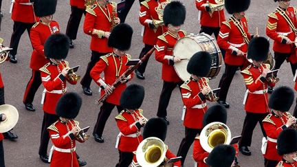 Thème « British Moments »: le Londres rouge, bleu et blanc, les cérémonies royales, la relève de la garde flamboyante.
 (David Bebber)