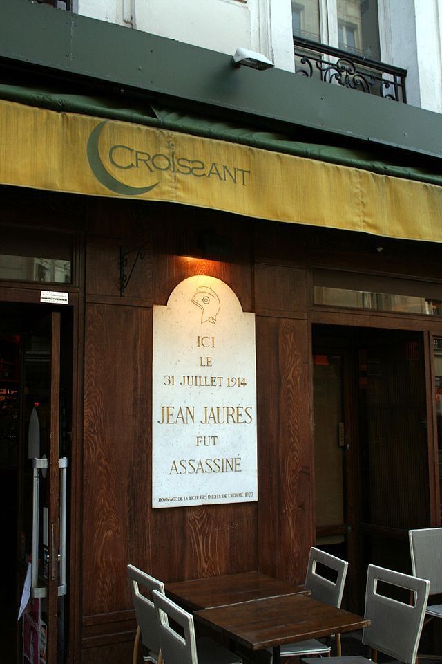 La plaque commémorative de l’assassinat de Jean Jaurès, à Paris
 (Rémi Jouan / Wikipédia)