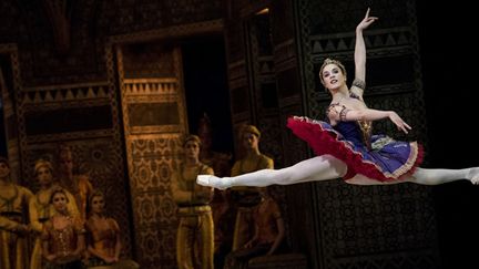 Valentine Colasante (Gamzatti) dans "La Bayadère" 
 (Little Shao / Opéra national de Paris)