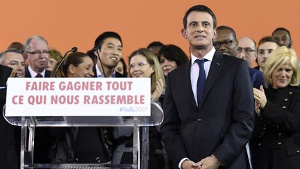 Manuel Valls lors de l'annonce de sa candidature à la présidentielle à Evry, lundi 5 décembre. (BERTRAND GUAY / AFP)