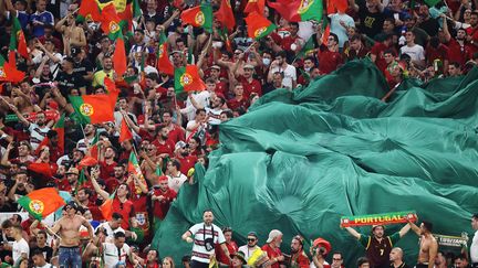 Les supporters du Portugal dans la Puskas Arena de Budapest, le 23 juin 2021. (BERNADETT SZABO / AFP)