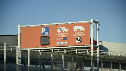 Un point de contrôle des camions à Calais, le 29 janvier 2024. (MAGALI COHEN / HANS LUCAS / AFP)