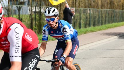 Julian Alaphilippe lors du Tour des Flandres, le 31 mars 2024. (DAVID PINTENS / AFP)