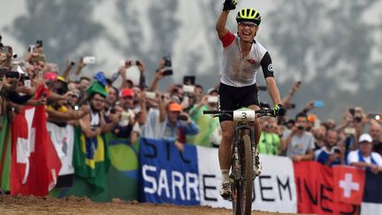 Nino Schurter remporte enfin la médaille d'or (PASCAL GUYOT / AFP)