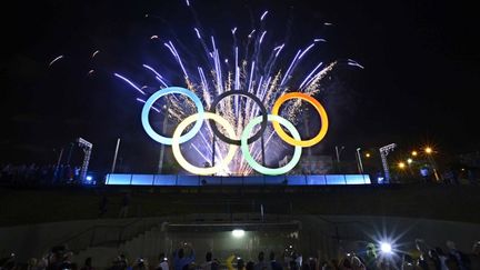 Inauguration des anneaux olympiques avant les JO de 2016, le 20 mai 2015 &agrave; Rio de Janeiro (Br&eacute;sil).&nbsp; (JOAO PAULO ENGLELBRECTH / RIO'S CITY HALL / AFP)