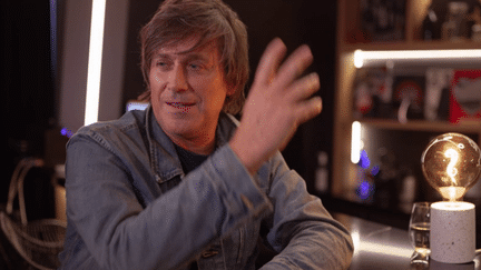 Musique : dans son nouvel album, Thomas Dutronc célèbre l'optimisme (France 2)