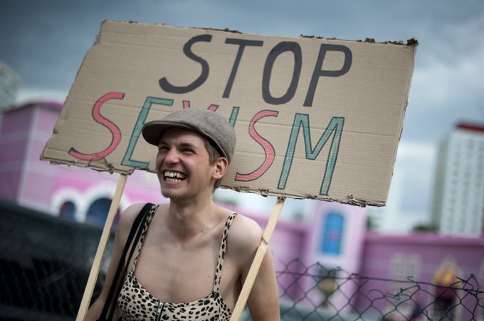 Manif contre l'ouverture de la Maison de Barbie à Berlin le 16 mai 2013.
 (Barbara Sax / AFP)