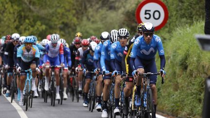 Le peloton du Tour du Pays basque. (LUIS TEJIDO / EFE)