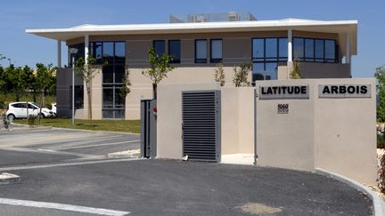 Vue de l'entr&eacute;e des locaux de la soci&eacute;t&eacute; Apollonia, au centre d'une vaste escroquerie &agrave; l'immobilier, &agrave; Aix-en-Provence (Bouches-du-Rh&ocirc;ne).&nbsp; (EDOUARD COULOT / MAXPPP)