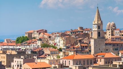 &nbsp; (Marseille est la ville la plus touchée, avec une baisse de 5,2% en 2015)