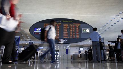 La zone d'enregistrement des passagers à l'aéroport Roissy Charles de Gaulle, en septembre 2014. (KENZO TRIBOUILLARD / AFP)