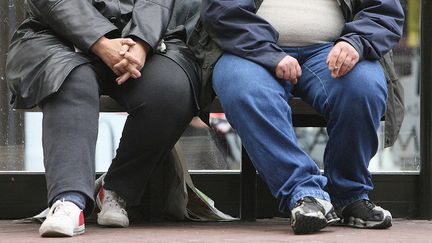 Un couple photographi&eacute; &agrave; Manchester (Royaume-Uni), le 10 octobre 2006.&nbsp; (PAUL ELLIS / AFP)