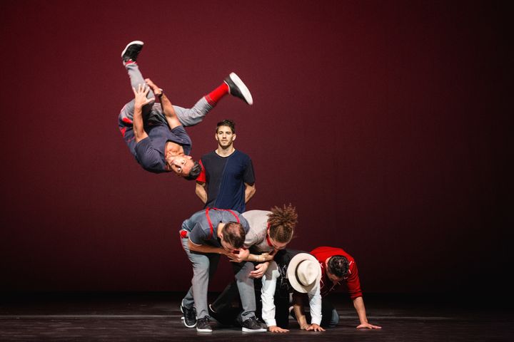 La troupe de breakdance Flying Steps en représentation à Milan (Italie), le 1er octobre 2016. (MAURO PUCCINI / WWW.REDBULLCONTENTPOOL.COM)