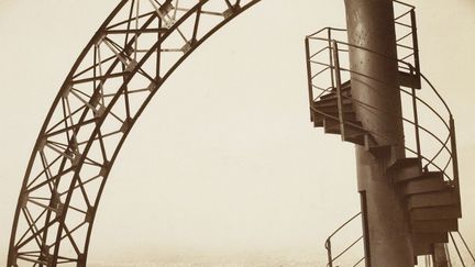 Un tronçon de l'escalier hélicoïdal de la Tour Eiffel similaire à celui mis en vente par Artcurial, à Paris, le 25 novembre 2013 
 (Patrice Schmidt / MUSEE D&#039;ORSAY / RMN-Grand Palais)