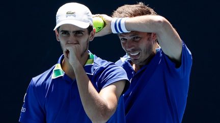 Nicolas Mahut et Pierre-Hugues Herbert sont passés tout proche de l'élimination  (MARK R. CRISTINO / EPA)