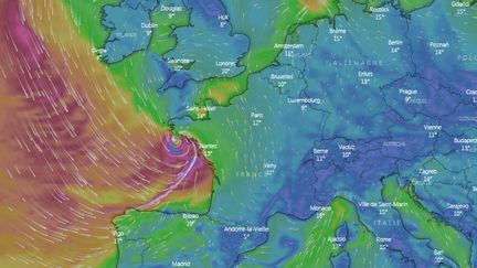 Capture d'écran de Windy.com présentant la trajectoire de la tempête Alex, qui a commencé à soufflé sur la Bretagne, le 1er octobre 2020. (WINDY.COM)