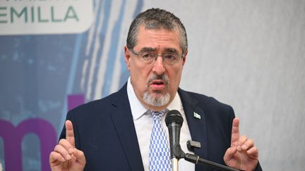 Le président élu du Guatemala, Bernardo Arévalo, lors d'une conférence de presse à Guatemala, le 1er septembre 2023. (JOHAN ORDONEZ / AFP)