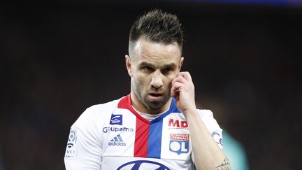 Le joueur lyonnais, Mathieu Valbuena, lors d'un match de Ligue 1, le 19 mars 2017, au Parc des Princes.&nbsp; (BENJAMIN CREMEL / AFP)