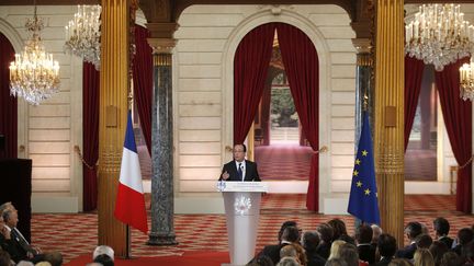 Fran&ccedil;ois Hollande face &agrave; la presse, &agrave; l'Elys&eacute;e, le 16 mai 2013 pour lancer son "offensive de l'an II" de son quinquennat. (CHRISTOPHE ENA / AP /SIPA )