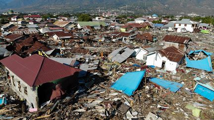 Vue aérienne de Palu, en Indonésie, ravagé après le séisme et le tsunami, le 1er octobre 2018.&nbsp; (JEWEL SAMAD / AFP)