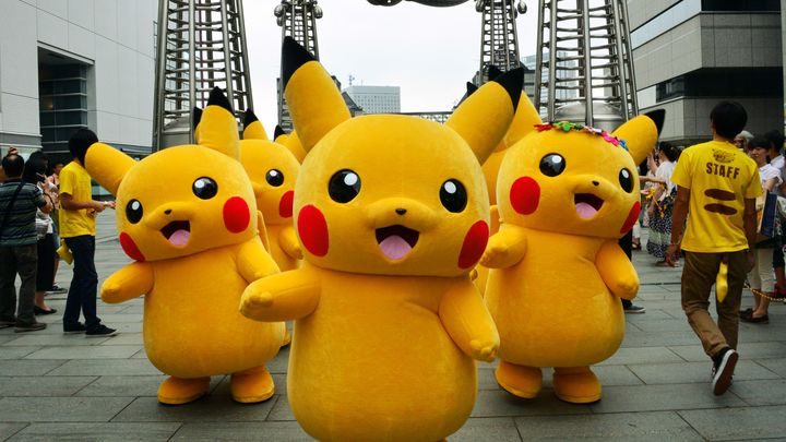 Des dizaines de perosnnes d&eacute;guiis&eacute;es en Pikachu &agrave; Tokyo (Japon), le 14 ao&ucirc;t 2014. (YOSHIKAZU TSUNO / AFP)