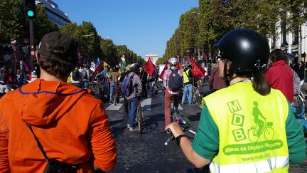 &nbsp; (Paris, ce dimanche, lors de la première "journée sans voiture". © Radio France - Nicolas Mathias)