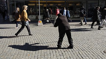 Un mendiant dans la ville de Malmö, en Suède. Depuis le 1er août, dans certaines villes, il faut un permis pour mendier.&nbsp; (FRANCIS DEAN / CORBIS NEWS)