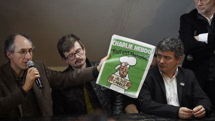 La r&eacute;daction de "Charlie Hebdo" tient une conf&eacute;rence de presse &agrave; Paris, mardi 13 janvier 2015. (MARTIN BUREAU / AFP)