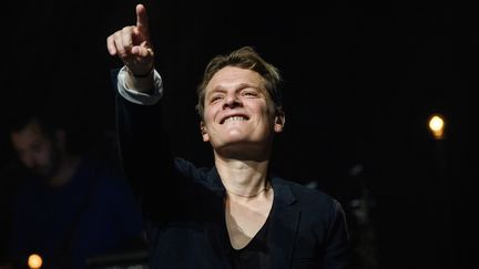 Le chanteur Bénabar aux Folies de la Rochelle (Charente-Maritime), le 14 juillet 2019. (XAVIER LEOTY / AFP)