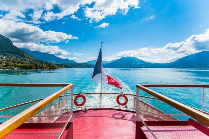 Croisière sur le Cygne, sur le lac d'Annecy. (Office du tourisme d'Annecy)