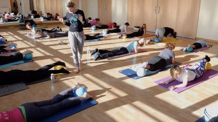 A Colombelles près de Caen, les salariés des entreprises locales bénéficient d'équipements et de coachs sportifs à moins de 5 minutes de leur bureau (photo d'illustration). (CAROLE LOUIS / RADIO FRANCE)