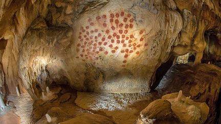 La réplique de la vraie grotte Chauvet&nbsp; (BONY/SIPA / SIPA)